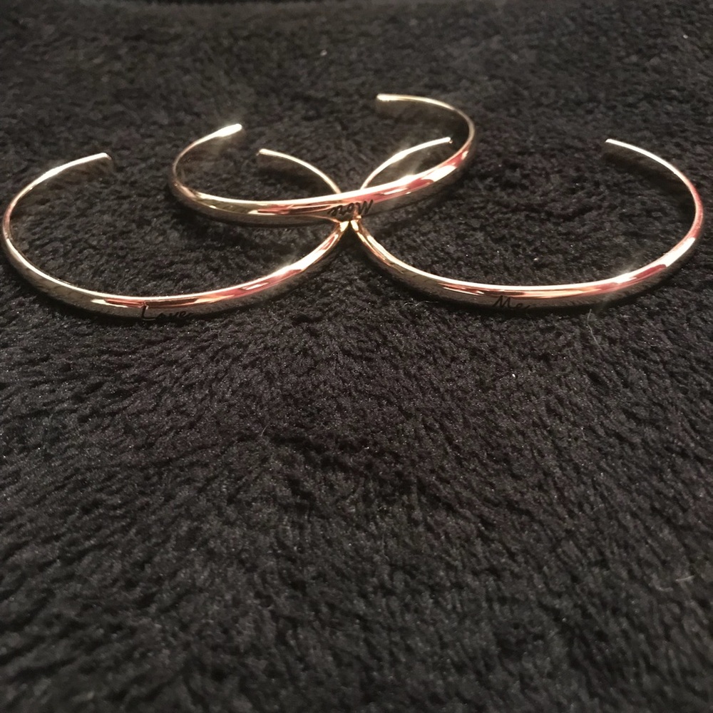 LOVE ME MORE Bangles VS